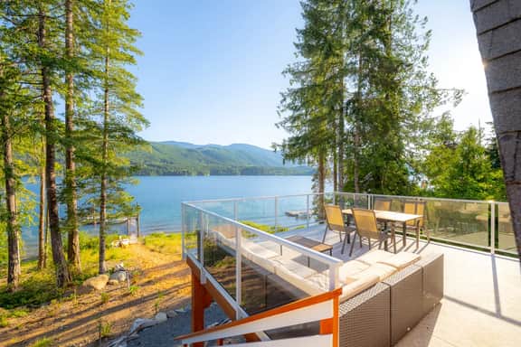 Sproat Lake A-frame family vacation rental - Image 3