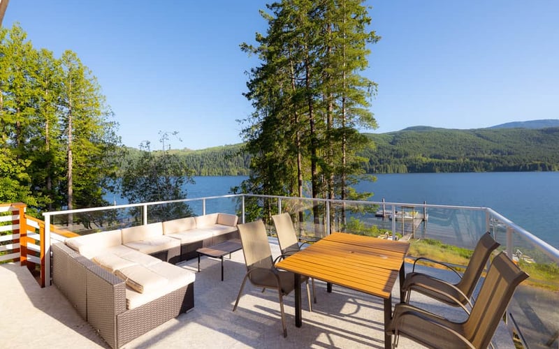 Lakefront views Sproat Lake vacation cabin for  rent