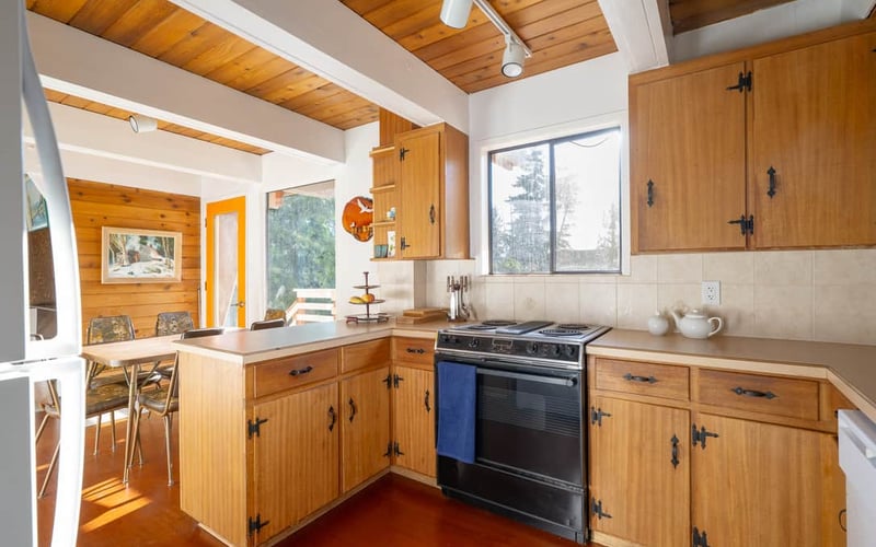 Sproat Lake cabin rental kitchen 