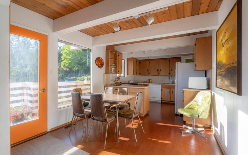Sunnyside Up kitchen in cabin for rent