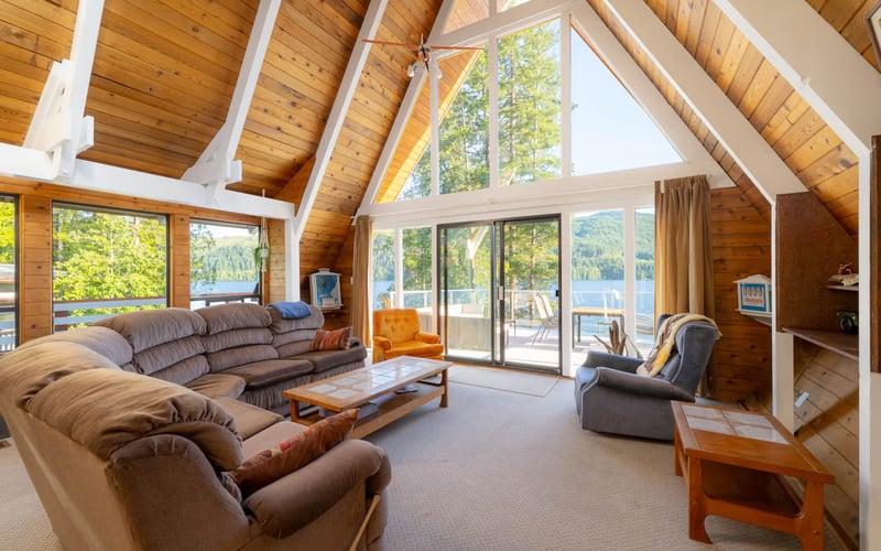 lake cabin rental on Sproat Lake, BC Canada